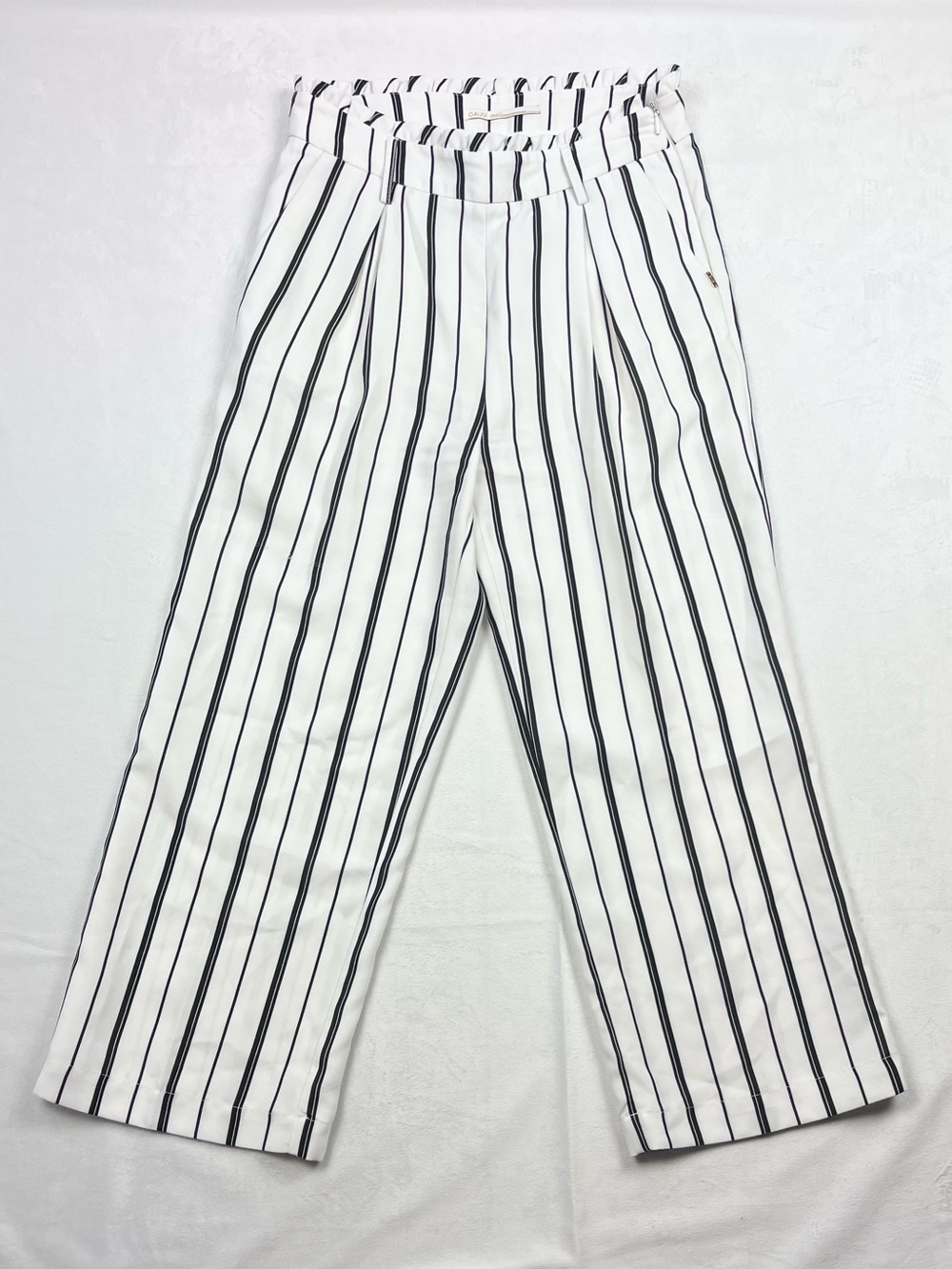 Gaudì Italy White Black Pinstripe Paperbag Waist Wide Leg Pants 42